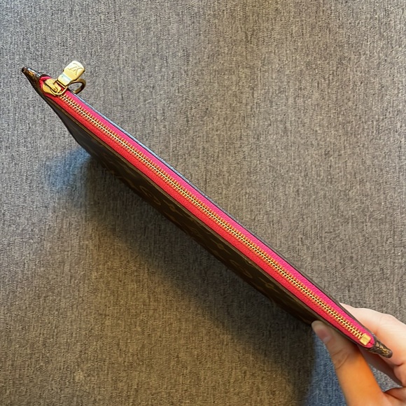 Louis Vuitton Neverfull MM Pochette - Picture 2 of 9